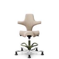 HÅG Capisco 8106 - Select (Gabriel) - Wol / Polyamide - SC61188 - Light beige - Framekleur - Moss Grey - Gasveer - 200 mm (Zithoogte 46-64cm) - Vloercontact - Glijdoppen - Voetenring - Ja, in framekleur - Voetster - Ja, voetster in gepolijst aluminium thumbnail