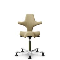 HÅG Capisco 8106 - Select (Gabriel) - Wol / Polyamide - SC62097 - Light ochre - Framekleur - Moss Grey - Gasveer - 150 mm (Zithoogte 40-55cm) - Vloercontact - Glijdoppen - Voetenring - Nee, geen voetenring - Voetster - Ja, voetster in gepolijst aluminium thumbnail