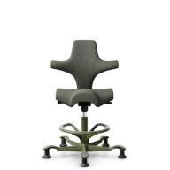 HÅG Capisco 8106 - Capture (Gabriel) - Wol / Polyamide - CPT4401 - Warm grey - Framekleur - Moss Grey - Gasveer - 265 mm (Zithoogte 53-79cm) - Vloercontact - Glijdoppen - Voetenring - Ja, in framekleur - Voetster - Nee, voetster in framekleur thumbnail