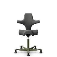 HÅG Capisco 8106 - Capture (Gabriel) - Wol / Polyamide - CPT4601 - Dark grey - Framekleur - Moss Grey - Gasveer - 265 mm (Zithoogte 53-79cm) - Vloercontact - Glijdoppen - Voetenring - Nee, geen voetenring - Voetster - Nee, voetster in framekleur thumbnail
