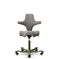 HÅG Capisco 8106 - Oceanic (Camira) - Polyester recyclé - OCI008 - Warm grey - Moss Grey - 150 mm (hauteur d’assise 40–55 cm) - Roues souples pour sols durs thumbnail