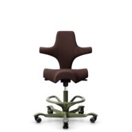 HÅG Capisco 8106 - Sirdal (GU) - Wol - SRD480 - Chestnut - Framekleur - Moss Grey - Gasveer - 200 mm (Zithoogte 46-64cm) - Vloercontact - Harde wielen t.b.v. zachte vloeren - Voetenring - Ja, in framekleur - Voetster - Nee, voetster in framekleur thumbnail