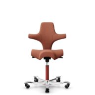 HÅG Capisco 8106 - Sirdal (GU) - Wol - SRD630 - Brick red - Framekleur - Blush Rose - Gasveer - 150 mm (Zithoogte 40-55cm) - Vloercontact - Harde wielen t.b.v. zachte vloeren - Voetenring - Nee, geen voetenring - Voetster - Ja, voetster in gepolijst al... thumbnail