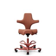 HÅG Capisco 8106 - Sirdal (GU) - Laine - SRD630 - Brick red - Blush Rose - 265 mm (hauteur d’assise 53–79 cm) - Roues souples pour sols durs thumbnail