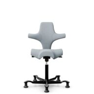 HÅG Capisco 8106 - Sirdal (GU) - Wol - SRD120 Light grey - Framekleur - Zwart - Gasveer - 200 mm (Zithoogte 46-64cm) - Vloercontact - Glijdoppen - Voetenring - Nee, geen voetenring - Voetster - Nee, voetster in framekleur thumbnail