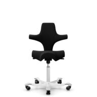 HÅG Capisco 8106 - Sirdal (GU) - Laine - SRD190 Black - Blanc - 150 mm (hauteur d’assise 40–55 cm) - Roues souples pour sols durs thumbnail