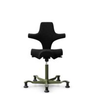 HÅG Capisco 8106 - Sirdal (GU) - Laine - SRD190 Black - Moss Grey - 150 mm (hauteur d’assise 40–55 cm) - Patins thumbnail