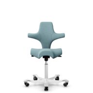 HÅG Capisco 8106 - Sirdal (GU) - Laine - SRD730 Blue - Blanc - 265 mm (hauteur d’assise 53–79 cm) - Roues souples pour sols durs thumbnail