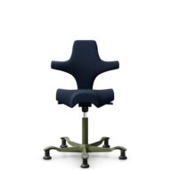 HÅG Capisco 8106 - Sirdal (GU) - Wol - SRD780 Dark blue - Framekleur - Moss Grey - Gasveer - 265 mm (Zithoogte 53-79cm) - Vloercontact - Glijdoppen - Voetenring - Nee, geen voetenring - Voetster - Nee, voetster in framekleur thumbnail