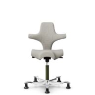 HÅG Capisco 8106 - Steelcut Trio 3 (Kvadrat) - Wol / Polyamide - STT213 - Light beige - Framekleur - Moss Grey - Gasveer - 150 mm (Zithoogte 40-55cm) - Vloercontact - Glijdoppen - Voetenring - Nee, geen voetenring - Voetster - Ja, voetster in gepolijst... thumbnail