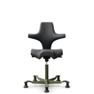 HÅG Capisco 8106 - Paloma Soft (Wollsdorf) - Semi-aniline Leder - PL55206 Grey - Framekleur - Moss Grey - Gasveer - 150 mm (Zithoogte 40-55cm) - Vloercontact - Glijdoppen - Voetenring - Nee, geen voetenring - Voetster - Nee, voetster in framekleur thumbnail