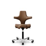 HÅG Capisco 8106 - Paloma Soft (Wollsdorf) - Cuir semi-aniline - PL05429 Cognac - Noir - 150 mm (hauteur d’assise 40–55 cm) - Roues dures pour sols souples thumbnail