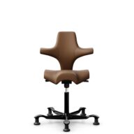 HÅG Capisco 8106 - Paloma Soft (Wollsdorf) - Cuir semi-aniline - PL05429 Cognac - Noir - 200 mm (hauteur d’assise 46–64 cm) - Patins thumbnail