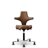 HÅG Capisco 8106 - Paloma Soft (Wollsdorf) - Cuir semi-aniline - PL05429 Cognac - Noir - 200 mm (hauteur d’assise 46–64 cm) - Patins thumbnail