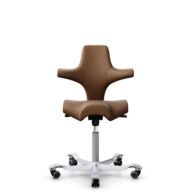 HÅG Capisco 8106 - Paloma Soft (Wollsdorf) - Cuir semi-aniline - PL05429 Cognac - Argent - 150 mm (hauteur d’assise 40–55 cm) - Roues souples pour sols durs thumbnail
