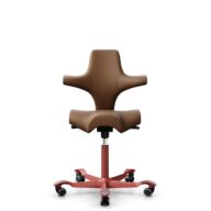 HÅG Capisco 8106 - Paloma Soft (Wollsdorf) - Cuir semi-aniline - PL05429 Cognac - Blush Rose - 150 mm (hauteur d’assise 40–55 cm) - Roues souples pour sols durs thumbnail