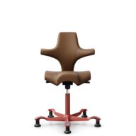 HÅG Capisco 8106 - Paloma Soft (Wollsdorf) - Cuero semi-anilina - PL05429 Cognac - Blush Rose - 265 mm (seat height 53-79cm) - Glides thumbnail