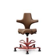 HÅG Capisco 8106 - Paloma Soft (Wollsdorf) - Cuir semi-aniline - PL05429 Cognac - Blush Rose - 265 mm (hauteur d’assise 53–79 cm) - Patins thumbnail