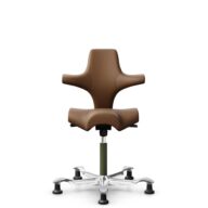 HÅG Capisco 8106 - Paloma Soft (Wollsdorf) - Cuero semi-anilina - PL05429 Cognac - Moss Grey - 150mm (seat height 40–55cm) - Glides thumbnail