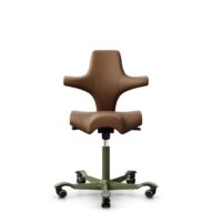 HÅG Capisco 8106 - Paloma Soft (Wollsdorf) - Semi-Anilinleder - PL05429 Cognac - Moss Grey - 265 mm (Sitzhöhe 53-79cm) - Harte Rollen für weiche Böden thumbnail