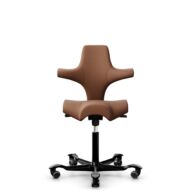 HÅG Capisco 8106 - Elmosoft (Elmo) - Cuir semi-aniline - EL33004 - Cognac - Noir - 200 mm (hauteur d’assise 46–64 cm) - Roues dures pour sols souples thumbnail
