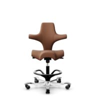 HÅG Capisco 8106 - Elmosoft (Elmo) - Cuir semi-aniline - EL33004 - Cognac - Noir - 200 mm (hauteur d’assise 46–64 cm) - Roues dures pour sols souples thumbnail