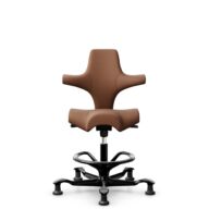 HÅG Capisco 8106 - Elmosoft (Elmo) - Cuir semi-aniline - EL33004 - Cognac - Noir - 200 mm (hauteur d’assise 46–64 cm) - Patins thumbnail
