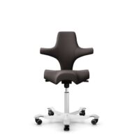 HÅG Capisco 8106 - Elmosoft (Elmo) - Cuir semi-aniline - EL93068 - Dark brown - Blanc - 265 mm (hauteur d’assise 53–79 cm) - Roues souples pour sols durs thumbnail