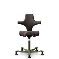 HÅG Capisco 8106 - Elmosoft (Elmo) - Cuero semi-anilina - EL93068 - Dark brown - Moss Grey - 150mm (seat height 40–55cm) - Glides thumbnail