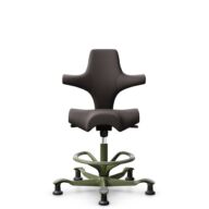 HÅG Capisco 8106 - Elmosoft (Elmo) - Semi-aniline Leder - EL93068 - Dark brown - Framekleur - Moss Grey - Gasveer - 265 mm (Zithoogte 53-79cm) - Vloercontact - Glijdoppen - Voetenring - Ja, in framekleur - Voetster - Nee, voetster in framekleur thumbnail