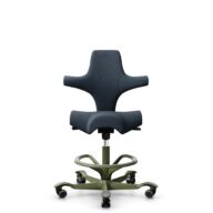 HÅG Capisco 8106 - Cura Loop (Gabriel) - Polyester recyclé - CLP66165 Blue - Moss Grey - 265 mm (hauteur d’assise 53–79 cm) - Roues dures pour sols souples thumbnail