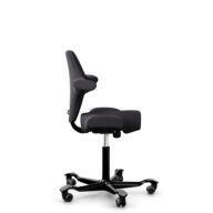 HÅG Capisco 8106 - Xtreme (Camira) - Polyester recyclé - EXR145 - Charcoal - Noir - 200 mm (hauteur d’assise 46–64 cm) - Roues dures pour sols souples thumbnail