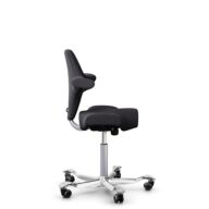 HÅG Capisco 8106 - Xtreme (Camira) - Polyester recyclé - EXR145 - Charcoal - Argent - 265 mm (hauteur d’assise 53–79 cm) - Roues dures pour sols souples thumbnail