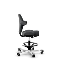 HÅG Capisco 8106 - Select (Gabriel) - Laine / Polyamide - SC60134 Dark Grey - Noir - 200 mm (hauteur d’assise 46–64 cm) - Roues dures pour sols souples thumbnail