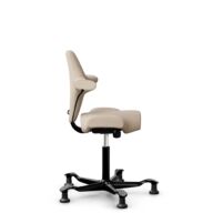 HÅG Capisco 8106 - Select (Gabriel) - Wol / Polyamide - SC61188 - Light beige - Framekleur - Zwart - Gasveer - 150 mm (Zithoogte 40-55cm) - Vloercontact - Glijdoppen - Voetenring - Nee, geen voetenring - Voetster - Nee, voetster in framekleur thumbnail