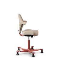 HÅG Capisco 8106 - Select (Gabriel) - Wol / Polyamide - SC61188 - Light beige - Framekleur - Blush Rose - Gasveer - 200 mm (Zithoogte 46-64cm) - Vloercontact - Glijdoppen - Voetenring - Nee, geen voetenring - Voetster - Nee, voetster in framekleur thumbnail