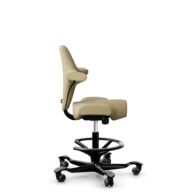 HÅG Capisco 8106 - Select (Gabriel) - Laine / Polyamide - SC62097 - Light ochre - Noir - 200 mm (hauteur d’assise 46–64 cm) - Roues dures pour sols souples thumbnail
