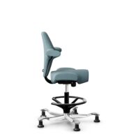 HÅG Capisco 8106 - Select (Gabriel) - Wol / Polyamide - SC67098 - Glacier blue - Framekleur - Zwart - Gasveer - 200 mm (Zithoogte 46-64cm) - Vloercontact - Glijdoppen - Voetenring - Ja, in framekleur - Voetster - Ja, voetster in gepolijst aluminium thumbnail