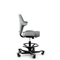 HÅG Capisco 8106 - Capture (Gabriel) - Laine / Polyamide - CPT4102 - Light grey - Noir - 200 mm (hauteur d’assise 46–64 cm) - Roues dures pour sols souples thumbnail