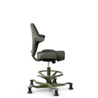 HÅG Capisco 8106 - Capture (Gabriel) - Wol / Polyamide - CPT4401 - Warm grey - Framekleur - Moss Grey - Gasveer - 265 mm (Zithoogte 53-79cm) - Vloercontact - Glijdoppen - Voetenring - Ja, in framekleur - Voetster - Nee, voetster in framekleur thumbnail
