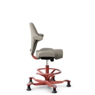 HÅG Capisco 8106 - Capture (Gabriel) - Wol / Polyamide - CPT5103 - Light beige - Framekleur - Blush Rose - Gasveer - 265 mm (Zithoogte 53-79cm) - Vloercontact - Glijdoppen - Voetenring - Ja, in framekleur - Voetster - Nee, voetster in framekleur thumbnail