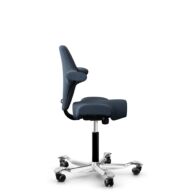HÅG Capisco 8106 - Capture (Gabriel) - Laine / Polyamide - CPT6001 - Dark blue - Noir - 150 mm (hauteur d’assise 40–55 cm) - Roues dures pour sols souples thumbnail