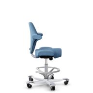 HÅG Capisco 8106 - Oceanic (Camira) - Polyester recyclé - OCI011 - Light blue - Argent - 200 mm (hauteur d’assise 46–64 cm) - Roues souples pour sols durs thumbnail