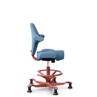 HÅG Capisco 8106 - Oceanic (Camira) - Gerecycled Polyester - OCI011 - Light blue - Framekleur - Blush Rose - Gasveer - 200 mm (Zithoogte 46-64cm) - Vloercontact - Glijdoppen - Voetenring - Ja, in framekleur - Voetster - Nee, voetster in framekleur thumbnail