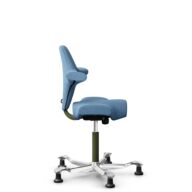 HÅG Capisco 8106 - Oceanic (Camira) - Polyester recyclé - OCI011 - Light blue - Moss Grey - 150 mm (hauteur d’assise 40–55 cm) - Patins thumbnail