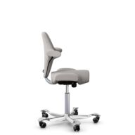 HÅG Capisco 8106 - Oceanic (Camira) - Recyceltes Polyesters - OCI014 - Light beige - Silber - 150mm (Sitzhöhe 40-55cm) - Weiche Rollen für harte Böden thumbnail