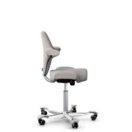 HÅG Capisco 8106 - Oceanic (Camira) - Recyceltes Polyester - OCI014 - Light beige - Silber - 265 mm (Sitzhöhe 53-79cm) - Weiche Rollen für harte Böden thumbnail