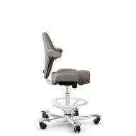 HÅG Capisco 8106 - Oceanic (Camira) - Polyester recyclé - OCI008 - Warm grey - Blanc - 265 mm (hauteur d’assise 53–79 cm) - Roues dures pour sols souples thumbnail