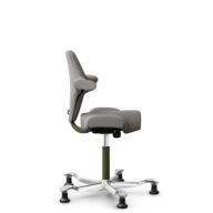 HÅG Capisco 8106 - Oceanic (Camira) - Polyester recyclé - OCI008 - Warm grey - Moss Grey - 150 mm (hauteur d’assise 40–55 cm) - Patins thumbnail