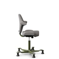 HÅG Capisco 8106 - Oceanic (Camira) - Poliéster reciclado - OCI008 - Warm grey - Moss Grey - 200 mm (seat height 46-64cm) - Glides thumbnail